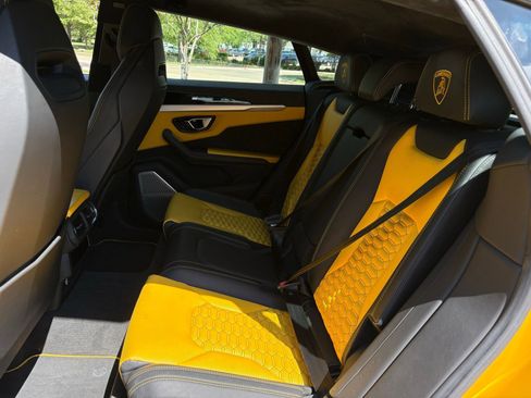 Used 2021 Lamborghini Urus AWD/4WD image 6