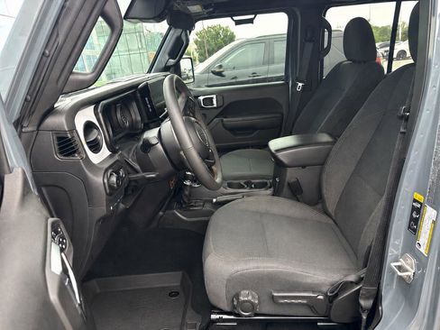 Used 2024 Jeep Wrangler Unlimited AWD/4WD image 2
