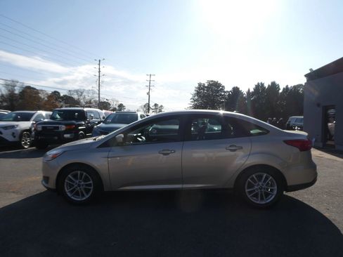 Used 2018 Ford Focus SE image 9