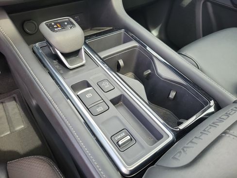 Used 2024 Nissan Pathfinder SL w/ SL Premium Package image 13