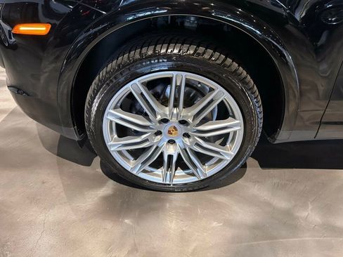 Used 2018 Porsche Cayenne AWD/4WD image 10