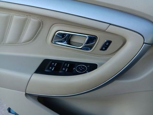 Used 2019 Ford Taurus SE image 16