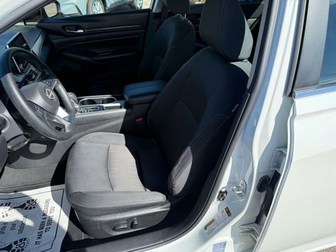 Used 2024 Nissan Altima 2.5 SV image 29