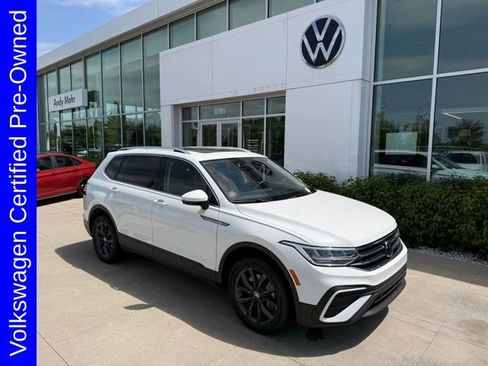 Used 2022 Volkswagen Tiguan SE AWD/4WD image 1