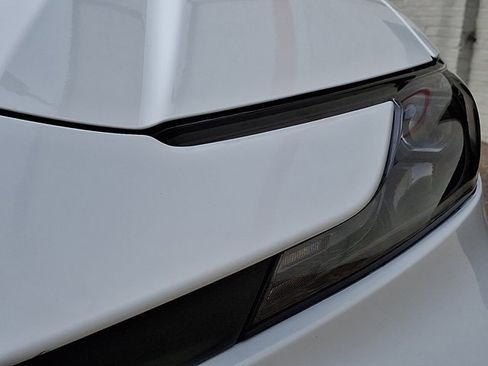 Used 2025 Toyota Camry SE w/ Convenience Package image 9