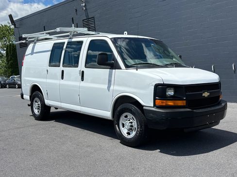 Used 2016 Chevrolet Express 2500 RWD image 4
