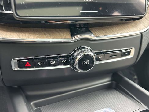 New 2026 Volvo XC60 B5 Plus w/ Protection Package Premier image 26