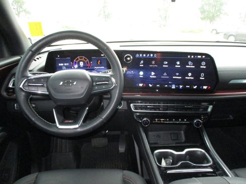Used 2025 Chevrolet Traverse Z71 w/ LPO, Cargo Package AWD/4WD image 9