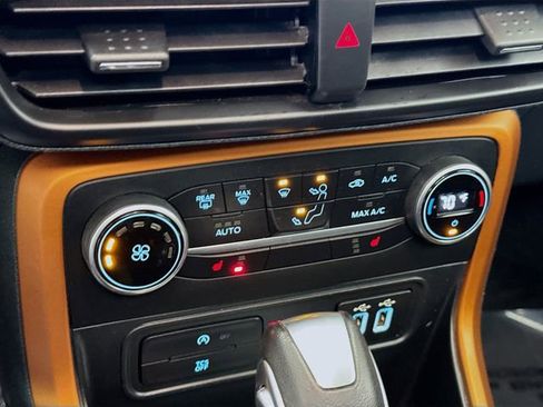 Used 2021 Ford EcoSport SE w/ SE Convenience Package image 16