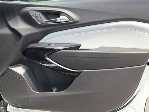 Used 2025 Chevrolet Trax LT FWD image 25