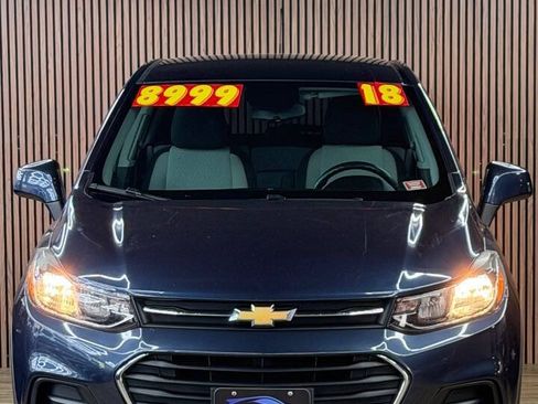 Used 2018 Chevrolet Trax LS w/ LPO, Cargo Package FWD image 2