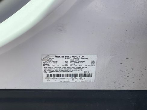 Used 2017 Ford Explorer XLT w/ Equipment Group 202A image 8