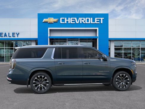 New 2025 Chevrolet Suburban High Country image 29