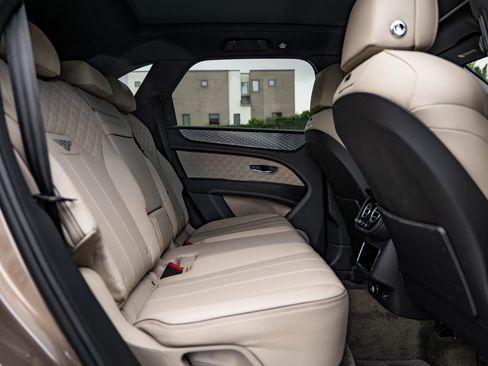 Used 2022 Bentley Bentayga image 32