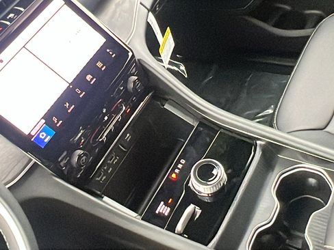 New 2025 Jeep Grand Cherokee Limited w/ Trailer Tow Package image 27