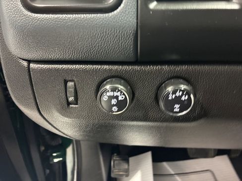 Used 2015 Chevrolet Colorado Z71 AWD/4WD image 16
