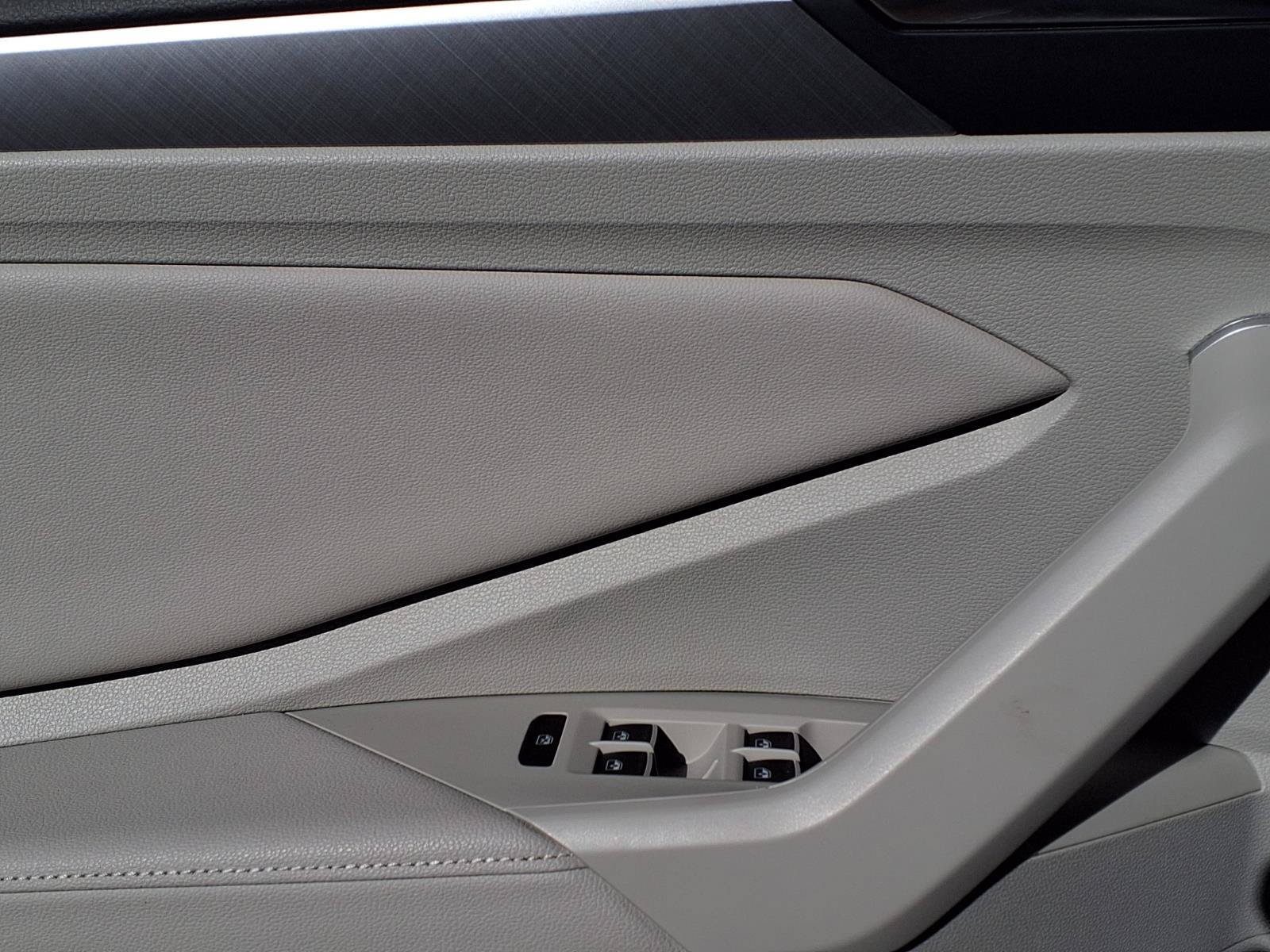 Used 2024 Volkswagen Jetta SE w/ Panoramic Sunroof Package FWD image 18