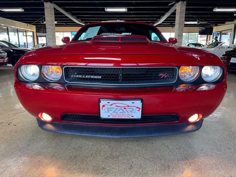 Used 2014 Dodge Challenger R/T RWD image 2