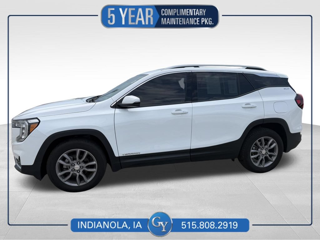 Used 2024 GMC Terrain SLT FWD image 1