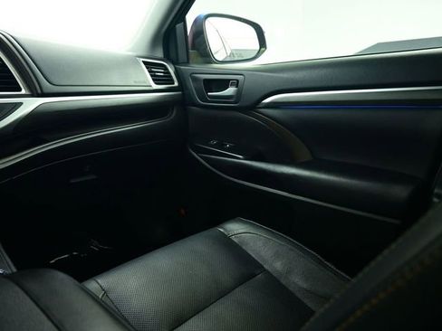 Used 2018 Toyota Highlander Limited image 45
