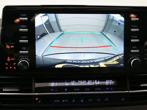 Used 2022 Toyota Sienna XLE w/ XLE Plus Package image 24