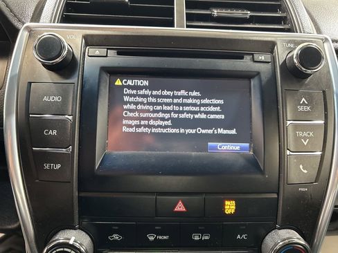 Used 2016 Toyota Camry LE image 27