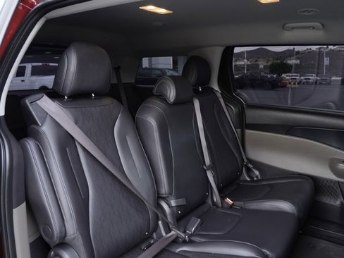 Used 2025 Kia Carnival LXS image 22