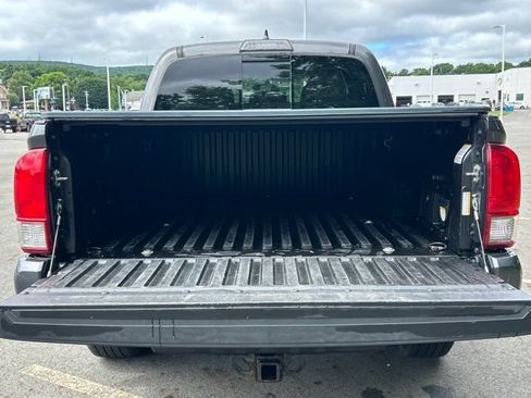 Used 2017 Toyota Tacoma TRD Sport w/ Tow Package (A/T) AWD/4WD image 18