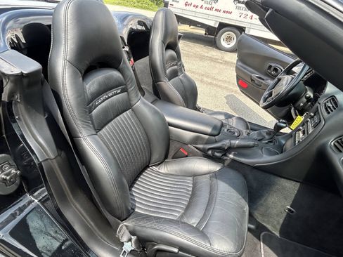 Used 2004 Chevrolet Corvette Convertible w/ Preferred Equipment Group RWD image 27