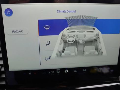 Used 2024 Ford Transit 350 XLT image 22