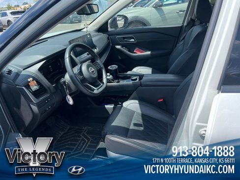 Used 2024 Nissan Rogue Platinum w/ Platinum Premium Package AWD/4WD image 11
