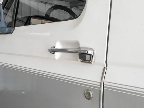 Used 1996 Ford Bronco XLT AWD/4WD image 34