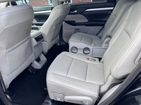 Used 2017 Toyota Highlander XLE FWD image 16