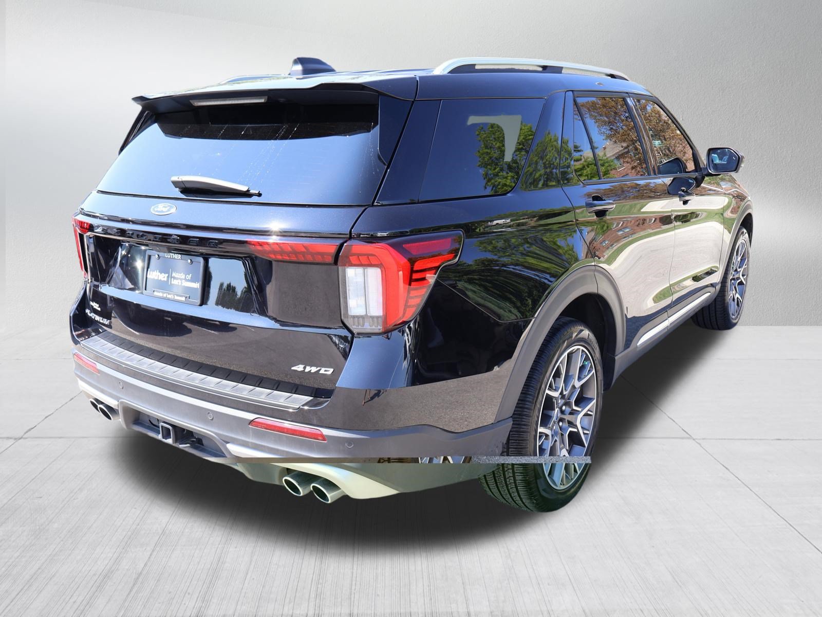 Used 2025 Ford Explorer Platinum w/ Ultimate Package AWD/4WD image 6