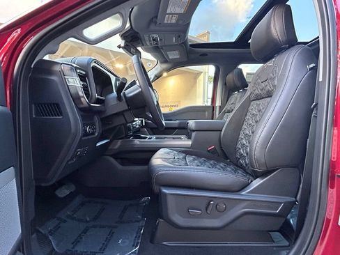 New 2026 Ford F250 Lariat w/ Black Appearance Package AWD/4WD image 9