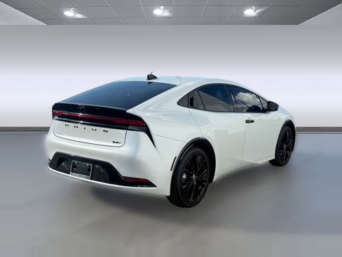 Used 2026 Toyota Prius image 8