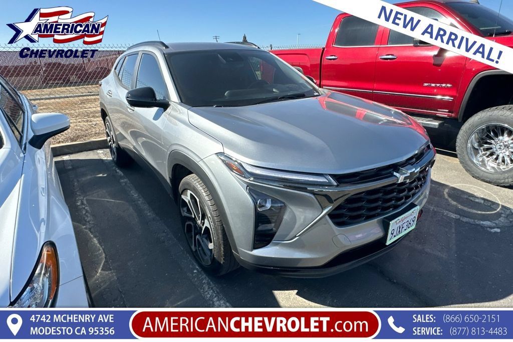 Used 2024 Chevrolet Trax RS w/ Driver Confidence Package FWD image 1