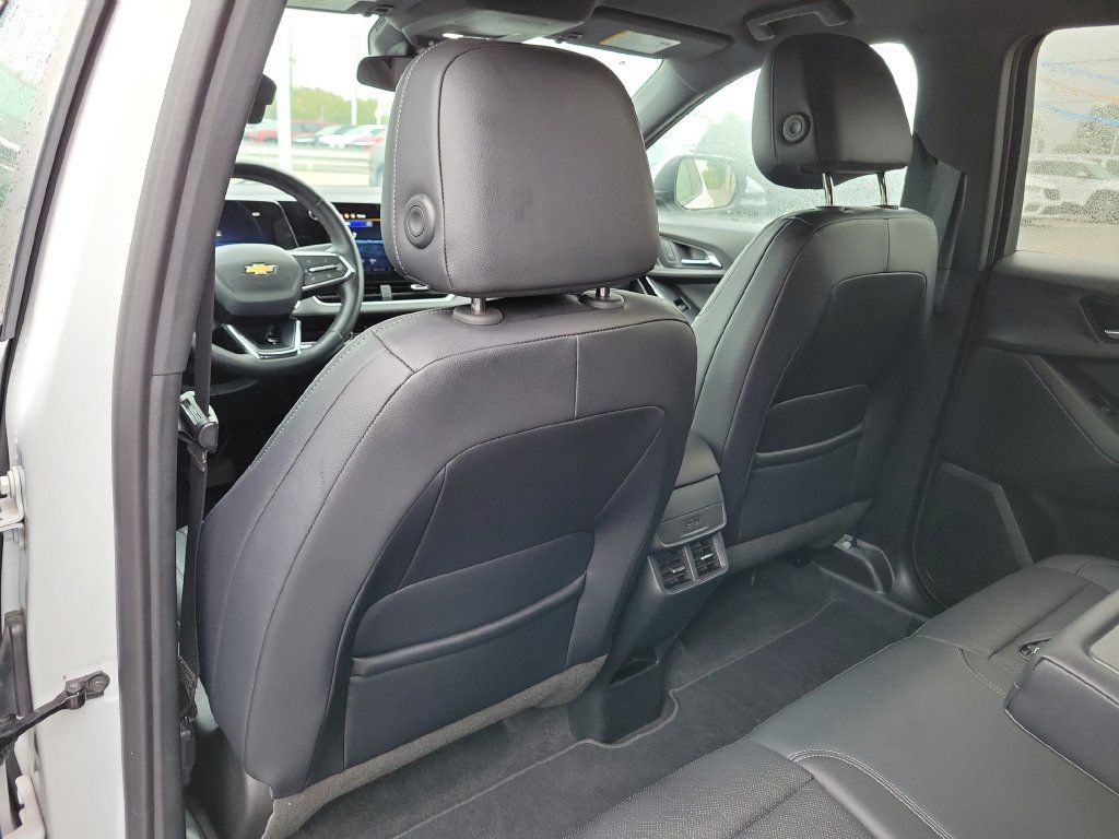 Used 2026 Chevrolet Equinox LT w/ Convenience Package II AWD/4WD image 17