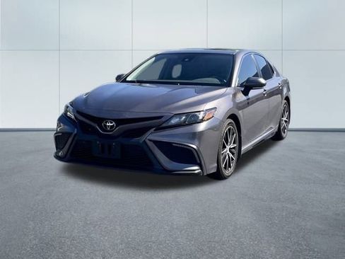 Used 2022 Toyota Camry SE image 6