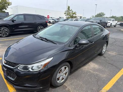 Used 2017 Chevrolet Cruze LS FWD image 3