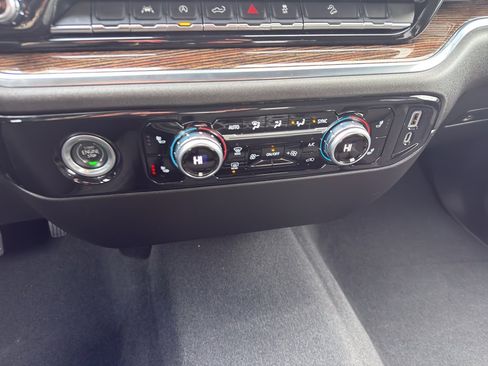 Used 2022 GMC Sierra 1500 SLE w/ X31 Off-Road Package image 23