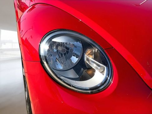 Used 2013 Volkswagen Beetle 2.0T FWD image 27