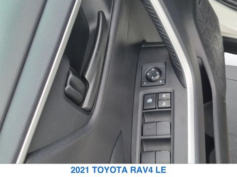 Used 2021 Toyota RAV4 LE w/ Carpet Mat Package (TMS) AWD/4WD image 12