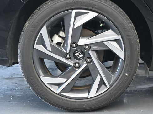 Certified 2025 Hyundai Elantra Sport FWD image 9