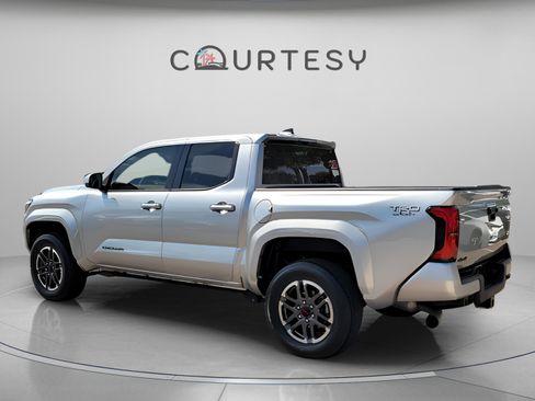 Certified 2025 Toyota Tacoma TRD Sport image 3