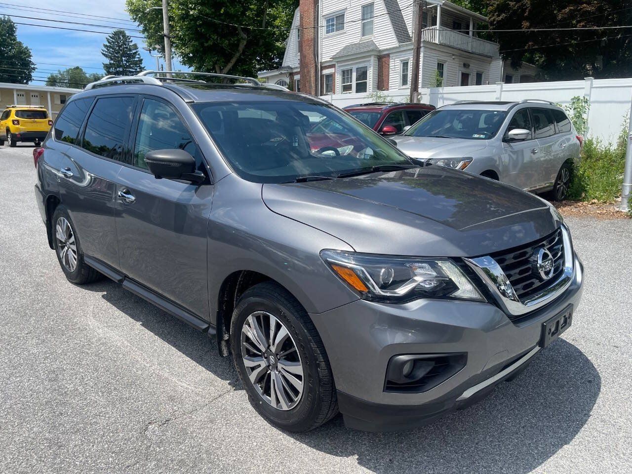 Used 2017 Nissan Pathfinder SL w/ SL Premium Package AWD/4WD image 4