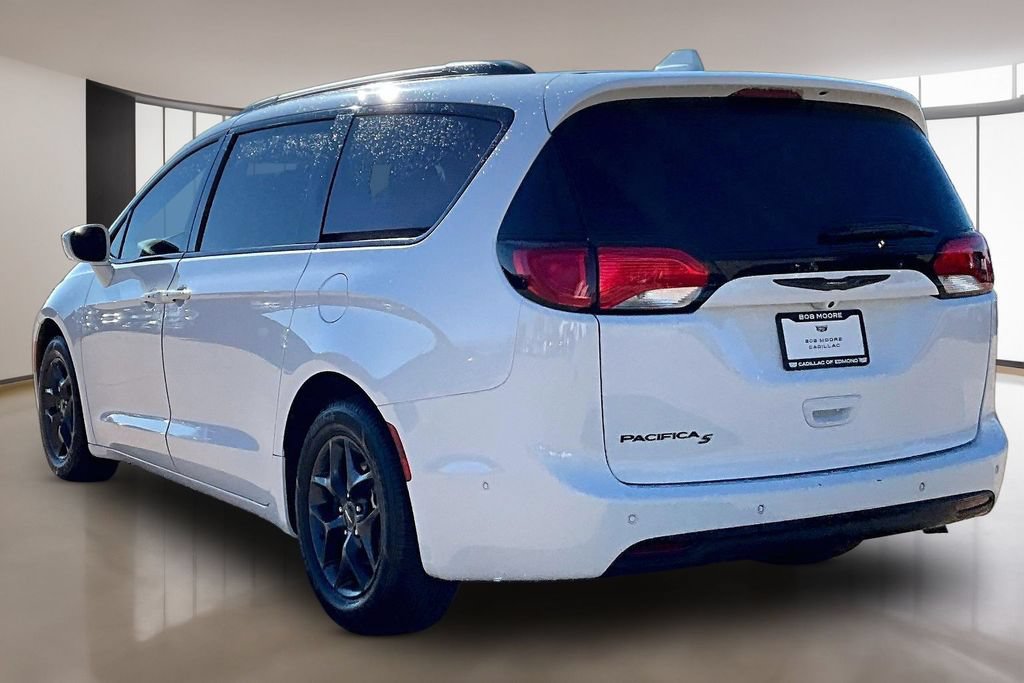 Used 2020 Chrysler Pacifica Touring-L Plus w/ Advanced Safetytec Group FWD image 12