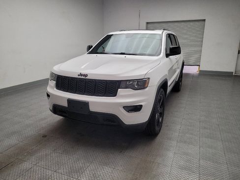 Used 2019 Jeep Grand Cherokee Laredo AWD/4WD image 15