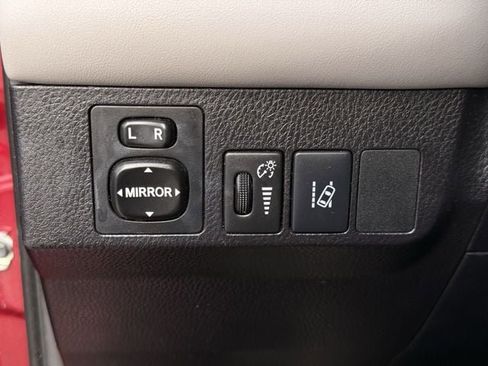 Used 2018 Toyota RAV4 Limited w/ Advanced Technology Package image 23