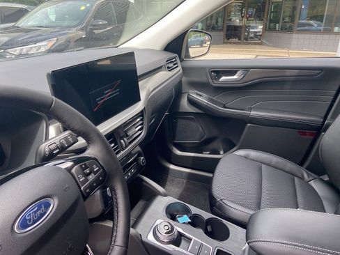 New 2025 Ford Escape SE image 13